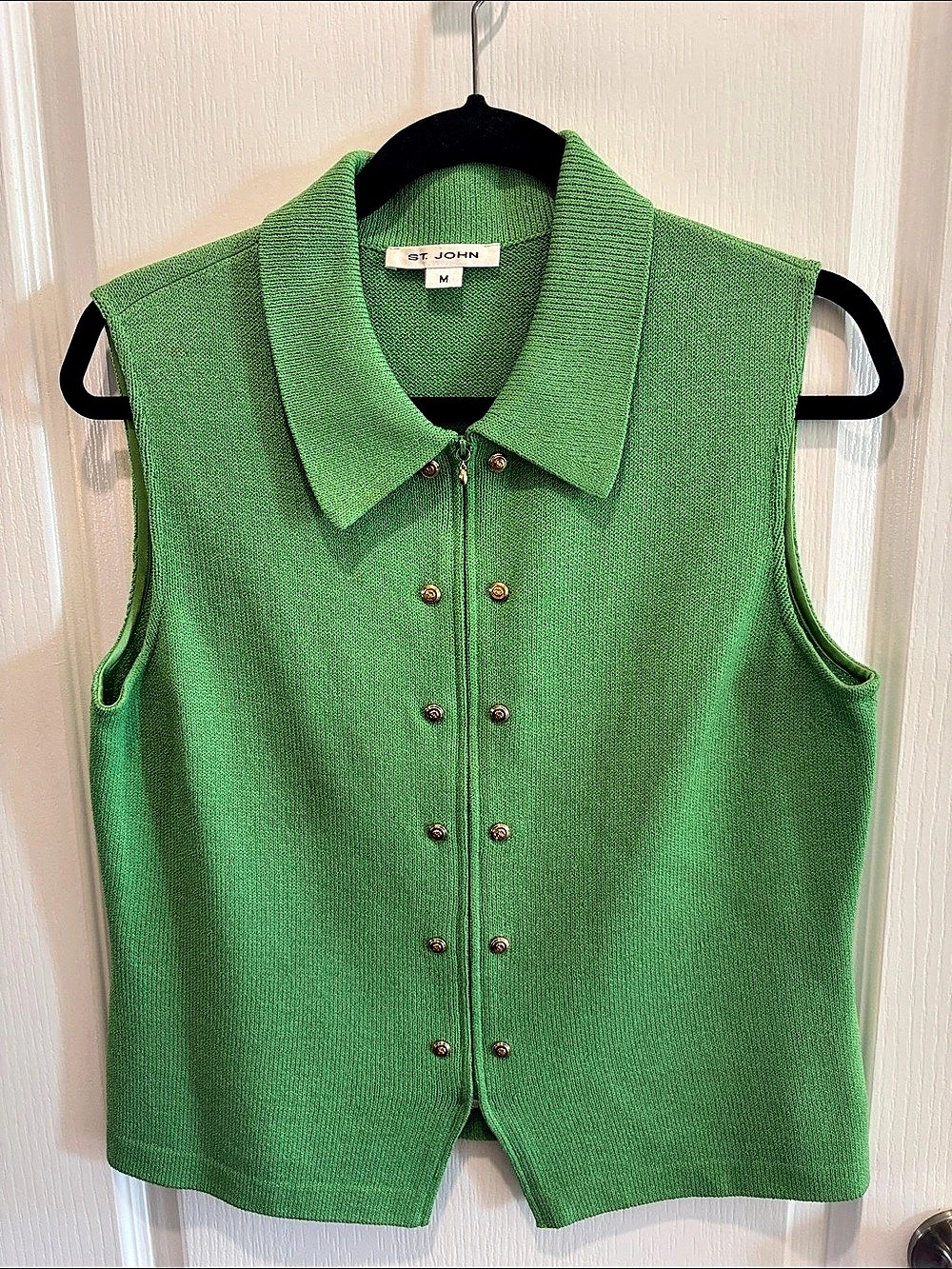 St. John Knit Vest in Green Size Medium Like New